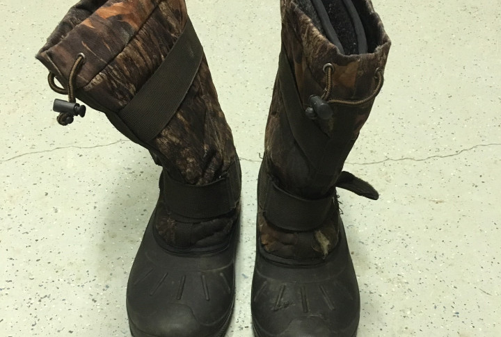 suspect clothing, black boots