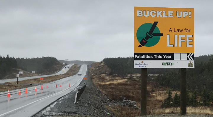 Récemment, le ministère a installé, dans toutes les régions de Terre-Neuve, de nouvelles pancartes sur lesquelles figure le nombre de décès sur les routes pour l'année en cours.