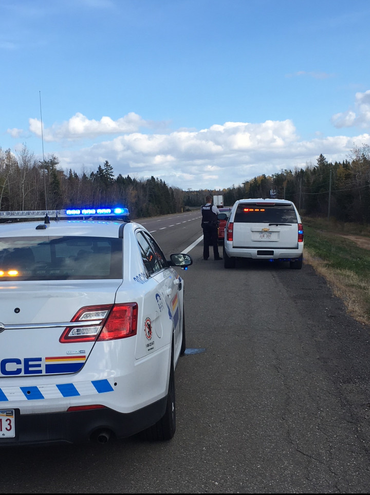 La GRC qui effectue un contrôle routier