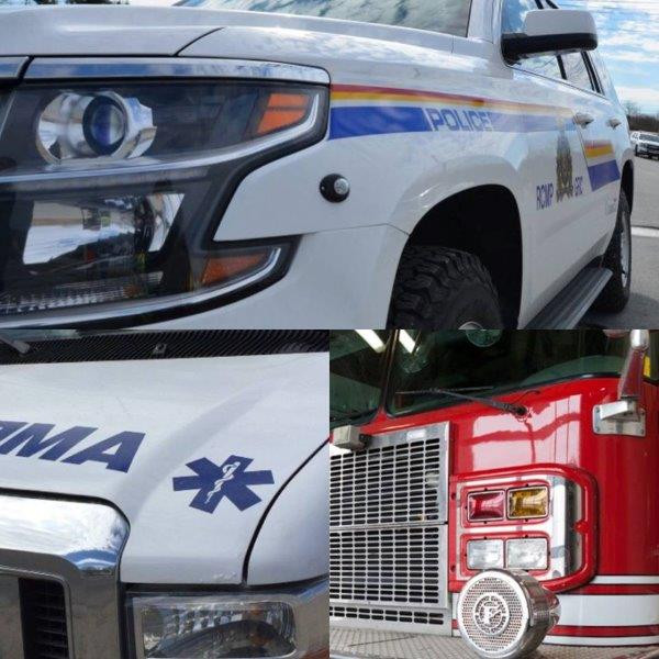 Photo d'une voiture de la GRC, une ambulance et un camion-citerne d'incendie