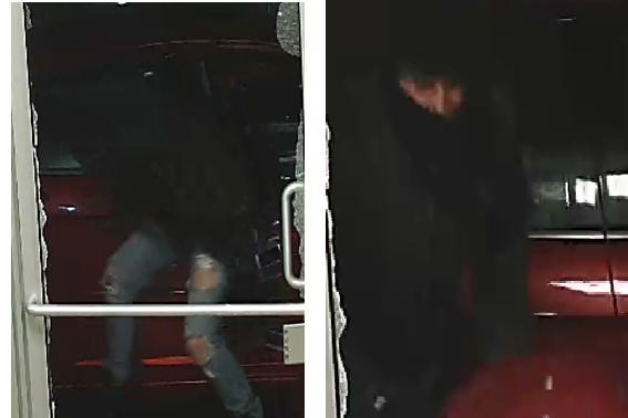 Image du conducteur qui portait un manteau foncé, un jean déchiré et des bottes noires.