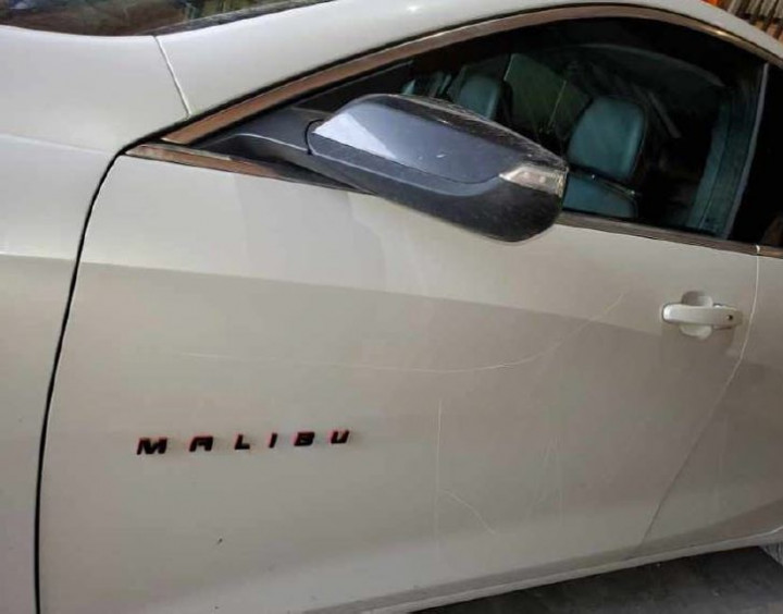 Chevrolet Malibu vandalisée : plus de 2 000 $ de dommages.