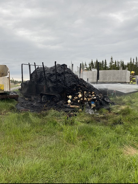 La GRC de Twillingate enquête sur l'incendie criminel d'une remorque contenant une senne de pêche de 175 brasses, stationnée sur la route 340 à Twillingate, le 22 juin 2020. 