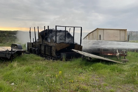 La GRC de Twillingate enquête sur l'incendie criminel d'une remorque contenant une senne de pêche de 175 brasses, stationnée sur la route 340 à Twillingate, le 22 juin 2020. 