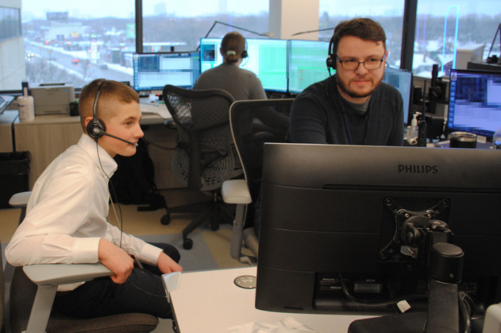 Lincoln and Operational Call Centre operator checking in on officers