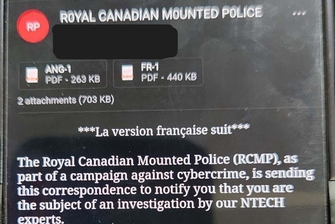 Photo d'un écran de téléphone montrant un courriel frauduleux.